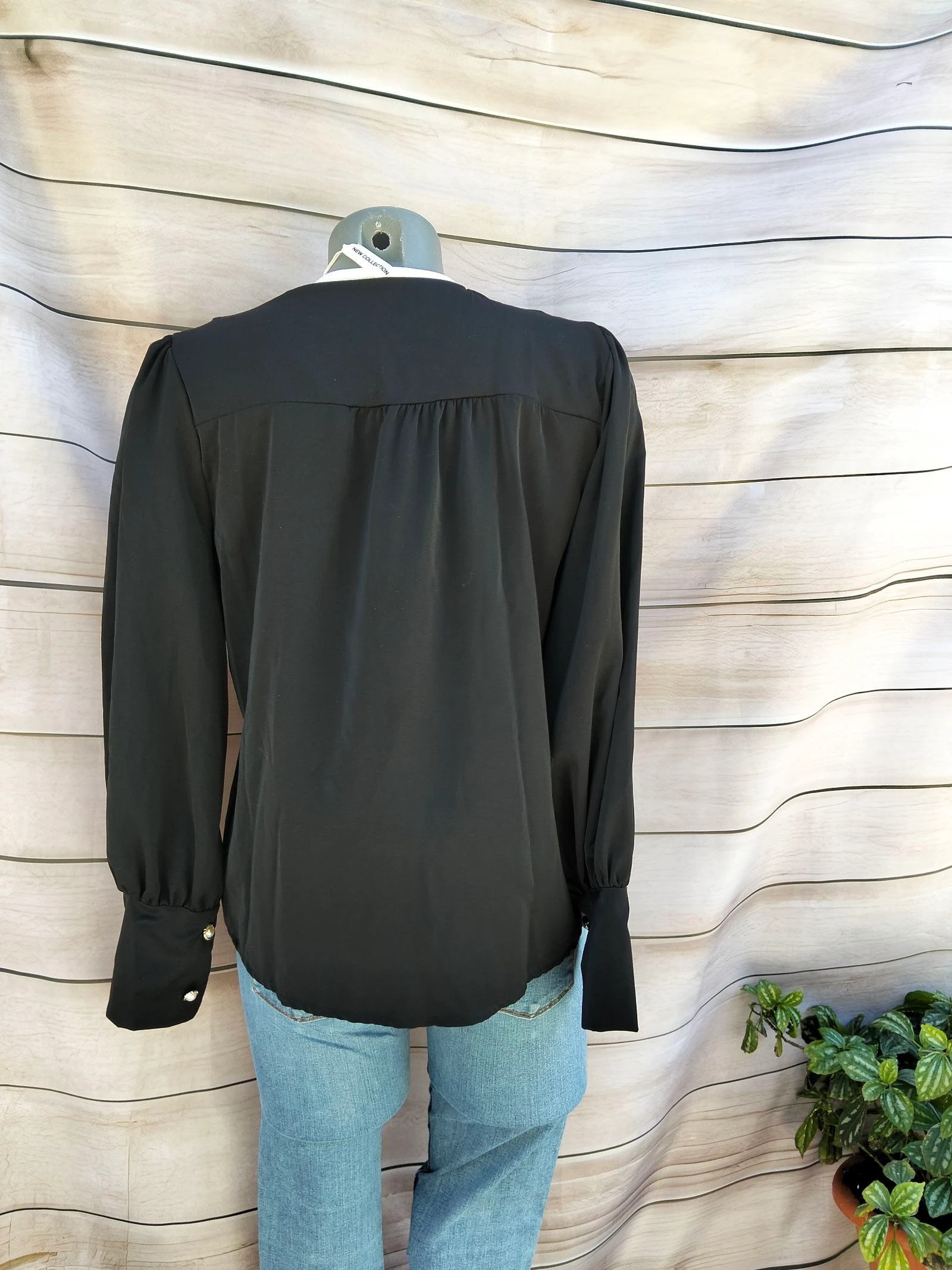 Camisa negra botones joya – photo 6